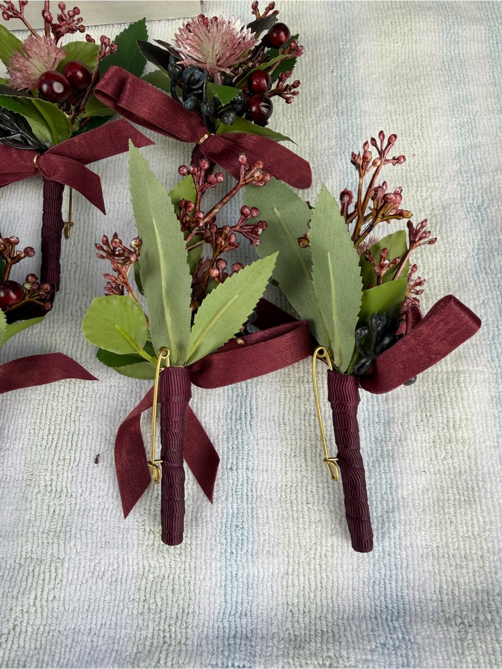 Ling's moment Boutonniere for Men - 10pcs Groomsmen Guest Boutonniere - Picture 3 of 3